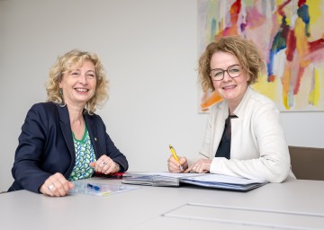 Landesrätin Christiane Teschl-Hofmeister und Landesrätin Eva Prischl.