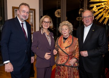 Bei der Inaugurationsfeier der „Heracles-Hebe-Stiftung“ der DPU (v.l.): Karl Habsburg, Landeshauptfrau Johanna Mikl-Leitner, DPU-Präsidentin Marga Wagner-Pischel und Alois Schwarz, Diözesanbischof St. Pölten.