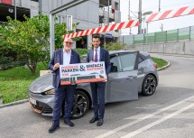 ÖBB CEO Andreas Matthä und LH-Stellvertreter Udo Landbauer informieren über das digitale Zufahrtssystem bei Park&Ride-Anlagen.