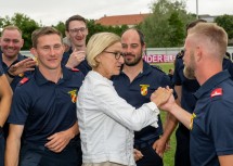 Landeshauptfrau Johanna Mikl-Leitner gratulierte den Kameradinnen und Kameraden zu ihren Leistungen bei den 74. NÖ Landesfeuerwehrleistungsbewerben.