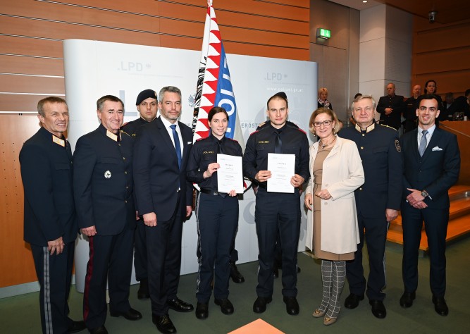 Feierliche Angelobung und Ausmusterung von Polizisten im NÖ Landhaus