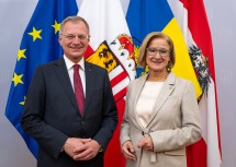 Landeshauptfrau Johanna Mikl-Leitner und der oberösterreichische Landeshauptmann Thomas Stelzer.