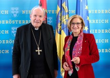 Landeshauptfrau Johanna Mikl-Leitner  mit Erzbischof Kardinal Christoph Schönborn.