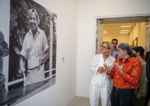 Landeshauptfrau Johanna Mikl-Leitner eröffnete die Rauschenberg-Retrospektive „Image and Gesture“ in der Kunsthalle Krems – im Bild mit dem Sohn des Künstlers, Christopher Rauschenberg.