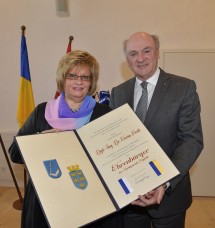 Überreichung der Ehrenbürgerschaft durch Bürgermeisterin Margit Straßhofer an Landeshauptmann Dr. Erwin Pröll.