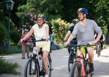 Landeshauptfrau Johanna Mikl-Leitner und Felix Neureuther am Helenental-Radweg von Baden zum Hotel Krainerhütte in Heiligenkreuz.