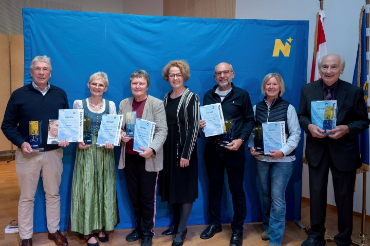 : Ian Begg, Monika Stadler, Brigitte Neuherz, Senioren-Landesrätin Christiane Teschl-Hofmeister, Franz Gschiegl, Elisabeth Wegl und Gerhard Moder
