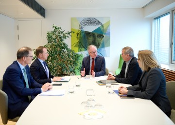 LH-Stellvertreter Stephan Pernkopf in der Beratungsrunde mit Energieexpertinnen und -Experten.