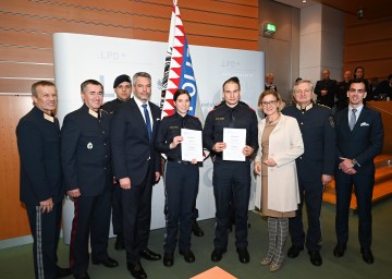 Feierliche Angelobung und Ausmusterung von Polizisten im NÖ Landhaus Feierliche Angelobung und Ausmusterung von Polizisten im NÖ Landhaus