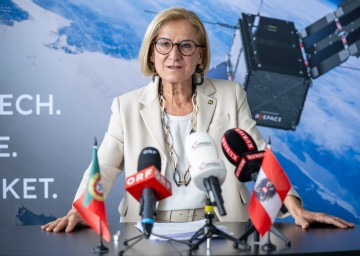 „Niederösterreich greift nach den Sternen“, sagte Landeshauptfrau Johanna Mikl-Leitner bei der Präsentation der Mission  „IOD-01“.