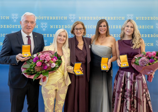 LH Mikl-Leitner überreichte Ehrenzeichen an vier Kulturschaffende