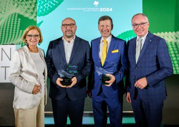 Die Würdigungspreisträger des Wissenschaftspreises 2024, Thomas Eiwegger (2. v. l.) und Ludwig Huber (2. v. r. ) mit Landeshauptfrau Johanna Mikl-Leitner und LH-Stellvertreter Stephan Pernkopf.