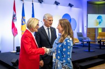 (v.l.) Landeshauptfrau Johanna Mikl-Leitner mit Michael Linhart, Präsident Europa-Forum Wachau, und Astrid Hamker, Präsidentin des Wirtschaftsrats der CDU.