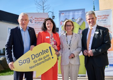 Kulturregion NÖ-Geschäftsführer Martin Lammerhuber, „NachbarschaftsKultur Waldviertel“-Geschäftsführerin Doris Maurer, Landeshauptfrau Johanna Mikl-Leitner und „NachbarschaftsKultur Waldviertel“-Obmann Günter Schalko