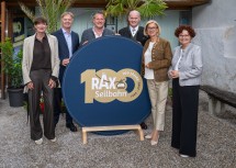 (v.l.n.r.) Astrid Steharnig-Staudinger (GF Österreich Werbung), Michael Duscher (GF NÖ Werbung), Bernd Scharfegger, Bürgermeister Johann Döller, Landeshauptfrau Johanna Mikl-Leitner und Staatssekretärin Elisabeth Zehetner.