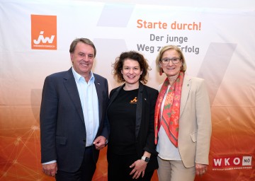 WKNÖ-Präsident Wolfgang Ecker, JW-Landesvorsitzende Katharina Alzinger und Landeshauptfrau Johanna Mikl-Leitner