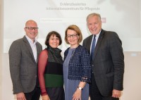 „Informationszentrum für Pflegende“ an der Donau-Universität Krems „Informationszentrum für Pflegende“ an der Donau-Universität Krems