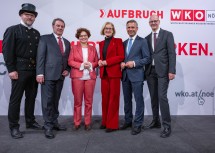 Rauchfangkehrer-Innungsmeister Matthias Vetiska, Wirtschaftskammer-Präsident Wolfgang Ecker, Staatssekretärin Elisabeth Zehetner, Landeshauptfrau Johanna Mikl-Leitner, Wirtschaftsminister Wolfgang Hattmannsdorfer und Wirtschaftskammer-Direktor Johannes Schedlbauer.