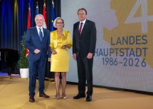Von links nach rechts: Landtagspräsident Karl Wilfing, Landeshauptfrau Johanna Mikl-Leitner und Bürgermeister Matthias Stadler.