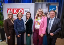 (v.l.n.r.) Kristina Hentschel, Unternehmerin Healthcare/Gründerin HC Busineswomen’s Association Austria, Landeshauptfrau Johanna Mikl-Leitner, Katharina Schönbauer-Manak, Gewinnerin „Haute Couture Award 2025“, Corinna Hintenberger, Next Generation Award Gewinnerin, und WKNÖ-Präsident Wolfgang Ecker.