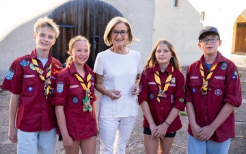 LH Mikl-Leitner zu Besuch bei den Pfadfindern Wilhelmsburg