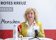Landesrätin Eva Prischl in der Bezirksstelle des Roten Kreuzes NÖ.