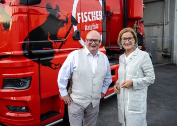 Landeshauptfrau Johanna Mikl-Leitner mit Peter Fischer.