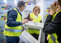 : Betriebsbesuch am kroatischen Standort der Firma Austrotherm: Landeshauptfrau Johanna Mikl-Leitner mit Standortleiter Mladen Ivic.