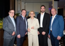 Von links nach rechts: Vizepräsident der WK NÖ Thomas Schaden, Präsident der WK NÖ Wolfgang Ecker, Landeshauptfrau Johanna Mikl-Leitner, Präsident der IV NÖ Kari Ochsner und Präsident der AK NÖ Markus Wieser.