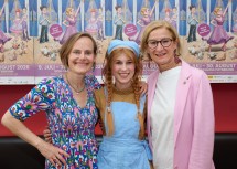 (v.l.) Märchensommer-Intendantin Nina Blum, Aschenputtel Patrizia Leitsoni und Landeshauptfrau Johanna Mikl-Leitner.