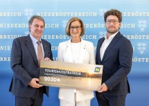 Präsentierten die neue “Tourismusstrategie Niederösterreich 2030+“ (v.l.n.r.): Wirtschaftskammer NÖ Präsident Wolfgang Ecker, Landeshauptfrau Johanna Mikl-Leitner und Ferdinand Schachner.