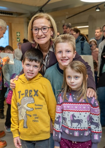 Landeshauptfrau Johanna Mikl-Leitner sagt: „Unsere niederösterreichischen Kultureinrichtungen sorgen mit ihren umfangreichen Angeboten speziell in der Weihnachtszeit dafür, dass Kindern ein Zugang zu Kunst und Kultur ermöglicht wird.“