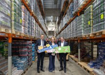 Alois Huber, SPAR-Geschäftsführer für Niederösterreich, Wien und das nördliche Burgenland, Landesrätin Christiane Teschl-Hofmeister und Wolfgang Ecker, Präsident der Wirtschaftskammer Niederösterreich, im Lager der SPAR-Zentrale in St. Pölten, wo zuvor die diesjährigen Ausgaben von „Business4Kids“ und der „WIFI Kids Academy“ präsentiert wurden (v.l.n.r.)