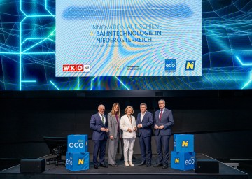ecoplus Geschäftsführer Helmut Miernicki, Wirtschaftskammer NÖ Direktor-Stellvertreterin Maria Gindl, Landeshauptfrau Johanna Mikl-Leitner, Präsident des Verbandes der Bahnindustrie Christian Diewald und Wirtschaftskammer NÖ-Vizepräsident Christian Moser (v.l.n.r.) beim Fachdialog „Innovation auf Schiene“ im Haus der Digitalisierung. 