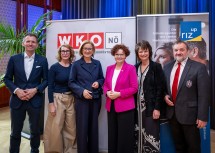 (v.l.n.r.) Martin Resel, Stv. Vorstandsvorsitzender & CCO Enterprise A1, Alexandra Wittmann, Vorstandsmitglied EVN, Landeshauptfrau Johanna Mikl-Leitner, Staatssekretärin Elisabeth Zehetner, -              Karin Meier-Martetschläger, Pfandleihanstalt Martetschläger, und der Präsident des NÖ Roten Kreuzes, Hans Ebner.
